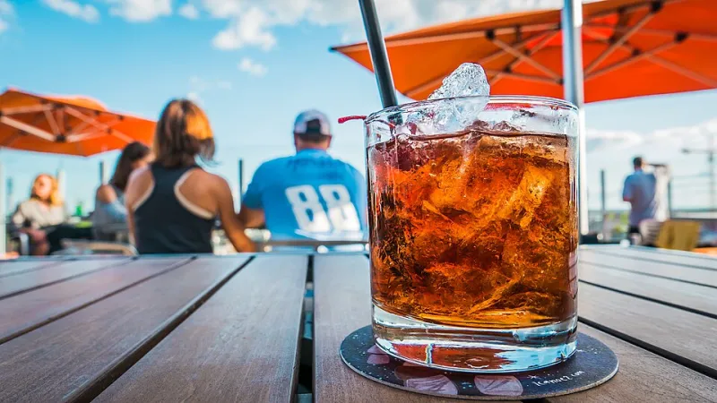 How to Spot a Happy Hour That's Actually Worth Your While